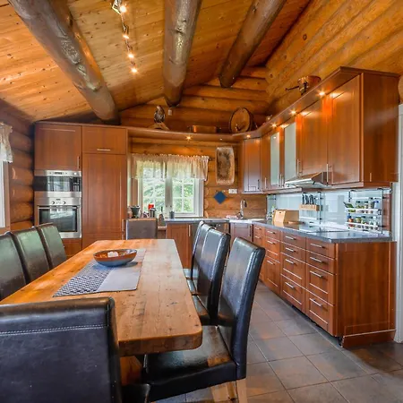 Ideal For Families 6 Bedrooms, Hot Tub And Sauna