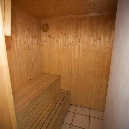 Ideal For Families 6 Bedrooms And Sauna 펜션