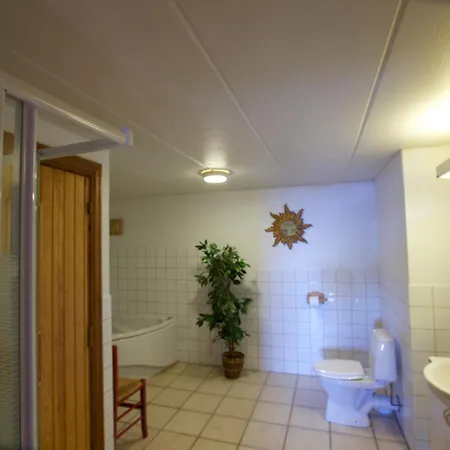 Ideal For Families 6 Bedrooms And Sauna *